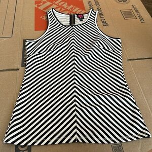 Black and white stripe top